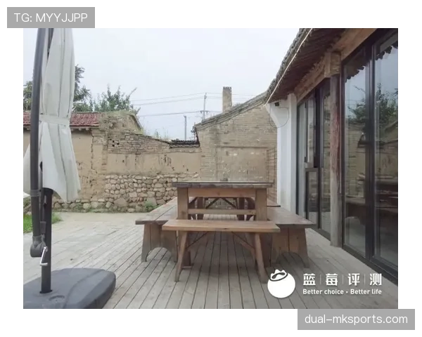 孔帕尼居然把自家后院改成小型训练场，早晨哨声一直响，隔壁阿姨看着还得装作没听见
