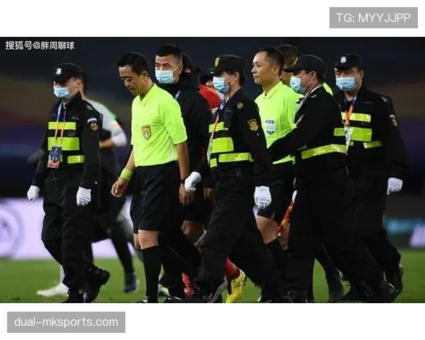 流血离场规则：球员出血必须立即处理，否则裁判有权强制换人？